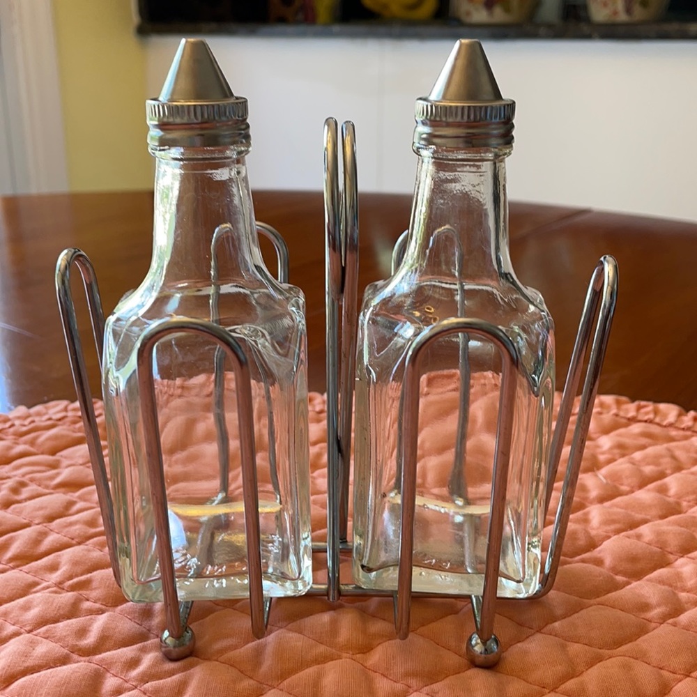 Oil and vinegar dispensers with Caddy.  EUC.